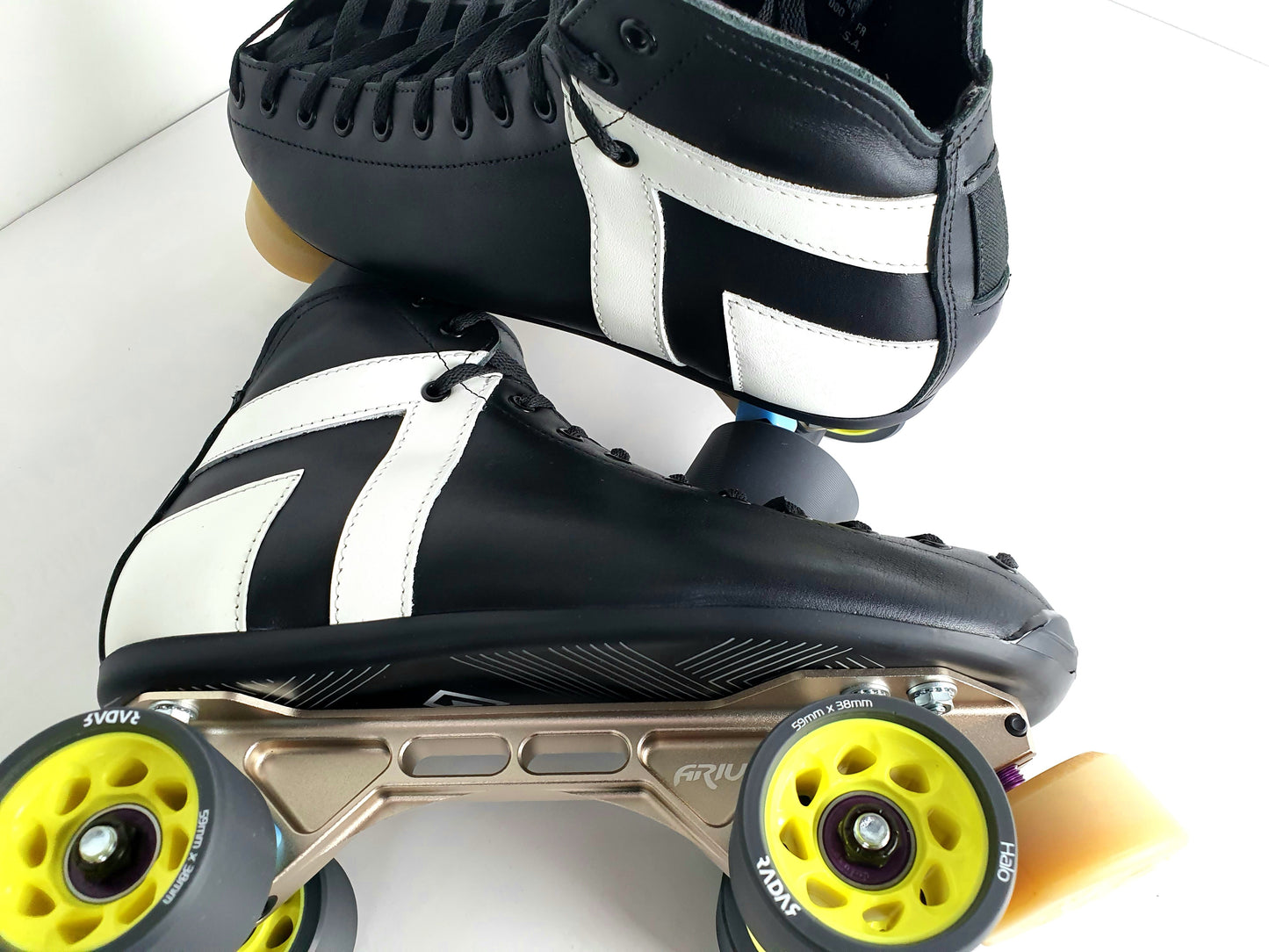 ANTIK AR2 Platinum Black w Arius Plate RollerDerbyHeaven